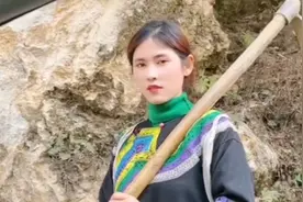 走进小凉山的路上认识了欣儿，她的热情给我留下了深深的印象。视频封面