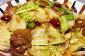 这才是手撕包菜的正确做法，酸辣脆爽看着就有食欲，我家经常吃。视频封面