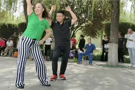 身材丰满的女人，跳起舞来，真是独具魅力，非常可爱视频封面