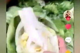 美女踩咸菜视频封面