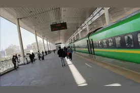 第一次在榆林坐动车去西安！！视频封面