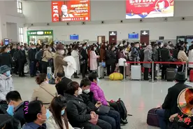 走进秦安高铁站一年四季客爆满，秦安无愧于陇东南人口大县的称号视频封面