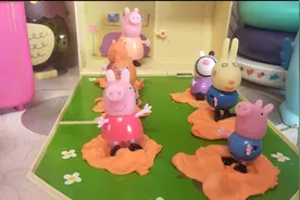小猪佩奇玩具，3-6岁玩具视频，跳泥坑 洗澡澡。视频封面