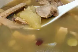 广东人真会煲汤“鸽子汤”这样搭配，“特清甜”还好滋补又不上火视频封面