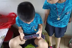 叔叔来了，就喜欢跟着叔叔，难怪是有原因的，过上他喜欢的日子了视频封面