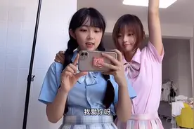 和闺蜜一起挑战穿JK制服跳舞 这大概是JK制服被黑的最惨的一次了