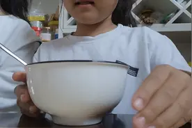 今天我做了一个芒果蜂蜜酸奶。视频封面