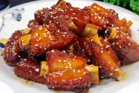 这才是糖醋排骨简单又好吃的做法，教你糖和醋的黄金比例，太香了