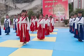 适合一年级小朋友跳的《少年郎》，科学老师教的舞蹈，还是有进步视频封面