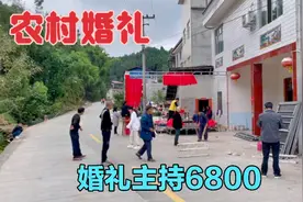 四川农村小伙办婚礼，花6800搭建中式婚礼舞台，这场景布置真喜庆视频封面