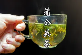把蒲公英放锅里蒸一蒸，作用真厉害，老一辈婆婆都会做给媳妇吃视频封面