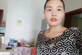 去参加老丈人寿宴，春燕一路追问周老大封了多少红包!太搞笑了!视频封面