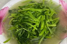 【 姥 姥 】清淡爽口、又少油又开胃的“清水煮茼蒿”