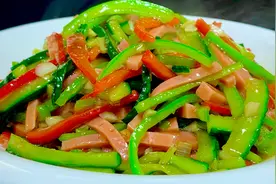 黄瓜炒火腿肠这样做太香了，我家一周吃六次，家里的米饭都不够吃视频封面