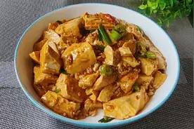 掌握手撕豆腐制作三个要点，口感爽滑，回味无穷。