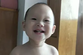 和1岁多宝宝捉迷藏，给宝宝吓到了一直要抱抱视频封面