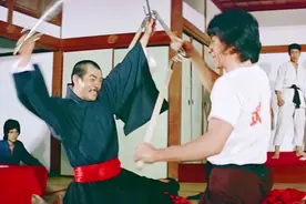 新精武门:小伙击败日本第一高手，打斗精彩绝伦，百看不厌！视频封面