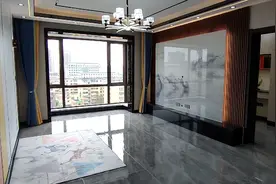 85平米房子装修好，客厅也很大开间3米9，落地窗视野非常好视频封面