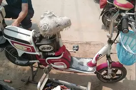 电动车不加油门.轮子也转，松掉油门转把.轮子也转?