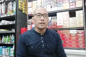 客人借共享充电宝，因未及时归还导致被买断，事后找老板理论视频封面