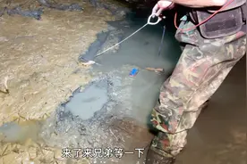 百年未干水库沟边钓出手臂粗鳝鱼视频封面
