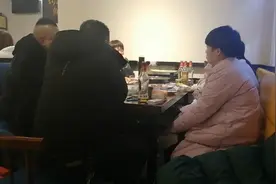 难的相聚一次，就我不会喝酒，我真的好想睡觉了😂😂😂视频封面