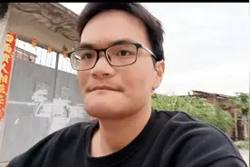 残疾孙子被说像猴子，看广东爷爷多么灰谐幽默，怼到他上天花板视频封面