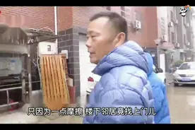邻里小矛盾，小伙被楼下邻居找上门殴打，小伙不敌被打成重伤视频封面