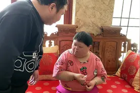双双因为维护侄子不去上班了哥哥又来哄妹妹，双双拿捏的恰到好处视频封面