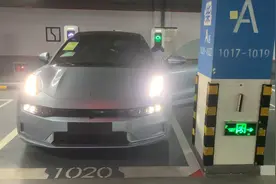 极氪001上海市区实测跑450公里，电量剩百分之10，开始第一次充电视频封面