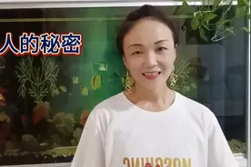 男人待在厕所时间特别长，一起去看看有什么猫腻……视频封面