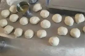进来教你们做外酥里嫩满口留香的烤炉鸡蛋灌饼视频封面