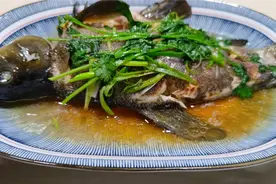 清蒸鱼不腥肉质嫩滑的做法，不腥是好吃的重点