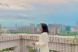 如果演唱《晚风心里吹》有段位，阿梨粤确实有港风，赢了刘惜君视频封面