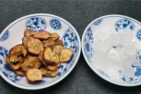 山楂和冰糖泡水喝，作用太厉害了，夏天解决很多人的大烦恼视频封面