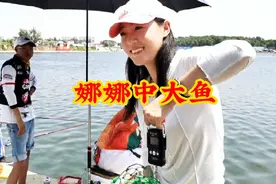 花园皮卡赛，美女钓手娜娜连中四尾大鲤鱼，光奖金就上岸了视频封面