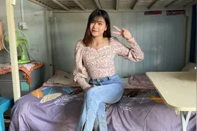 秀秀工地重找自信，试穿压箱底衣服，化淡妆配高跟鞋，这身材真好