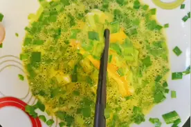韭菜煎豆腐，第一次这样吃，真的太香了，保证你没吃过，快来收藏