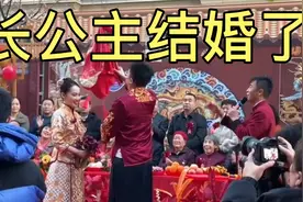 新东方长公主yoyo结婚了，新郎高大帅气，明明出来解释新郎的名字视频封面