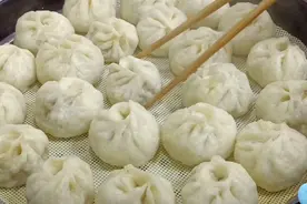 3天不吃就馋的香菇鲜肉包，调馅配方毫无保留，薄皮大馅鲜嫩多汁视频封面
