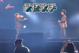 许嵩演唱会，薛之谦助阵合唱《最佳歌手》视频封面