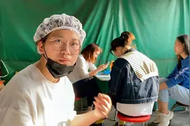 好朋友被忽悠着去外地签合同，小媛一听立马断定：那是骗子视频封面