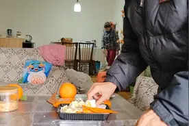 自己的事自己做，爱干净的老人！@中视频伙伴计划官号视频封面
