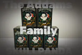 POPMART泡泡玛特四月优享 SKULLPANDA亚当斯一家盲盒玩具开箱。视频封面