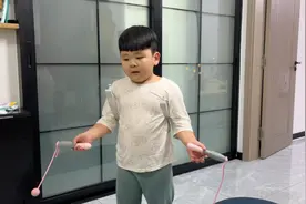 五岁宝宝跳绳减肥第五天，不想跳绳了，必须让他坚持到底