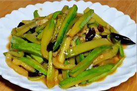 素炒西葫芦这样做，清脆入味不出水，开胃又下饭，低脂少油更健康