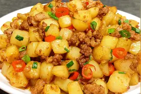 土豆丁这样做真好吃，鲜香美味又下饭，学会待客比红烧肉受欢迎