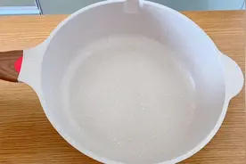 新买的不粘锅别直接使用，教你正确的开锅和养护，保证越用越好用视频封面