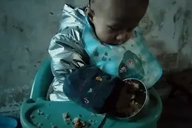 宝宝终于好一点还不怎么吃饭 都瘦了宝妈看着都很心疼视频封面