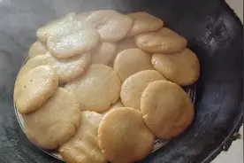 湖北黄冈农村做南瓜粑粑，简单易做，做出妈妈的味道全家都爱吃。